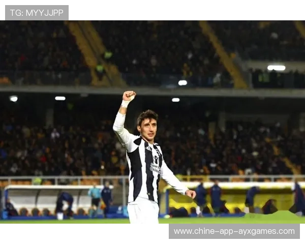 尤文坎比亚索压上劲射，轰然打穿对手大门，铸就经典瞬间！