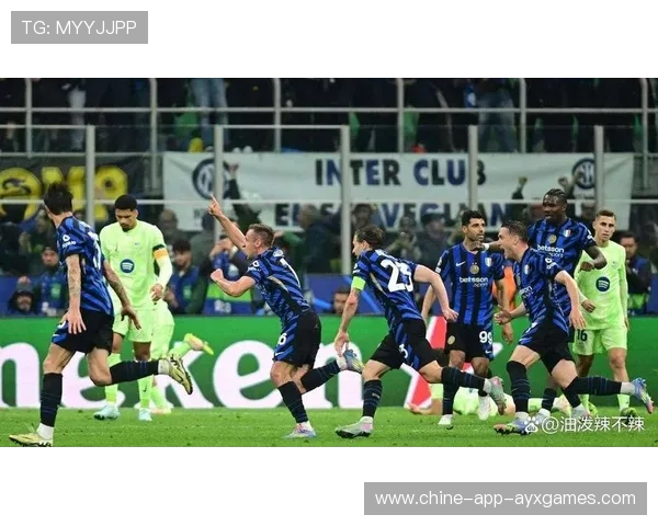 巴塞罗那在短传配合中创造亮点,无球跑动精彩纷呈