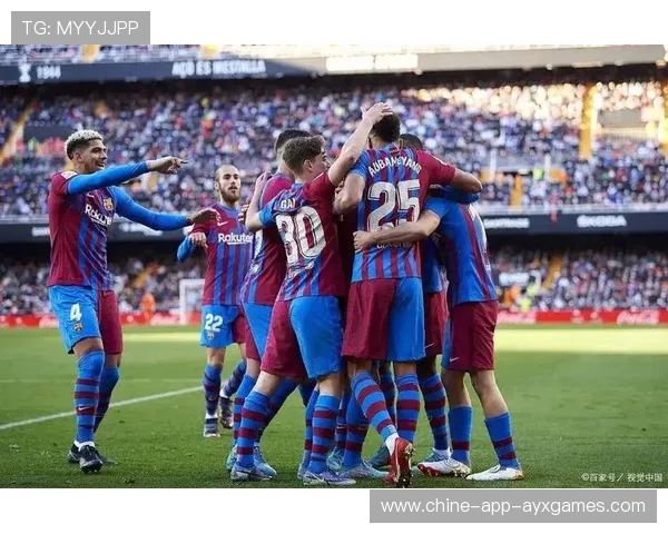 巴萨持续压制马竞,亚马尔低平球传中引发混战